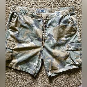 Old Navy Men's Green Camouflage Cargo Shorts